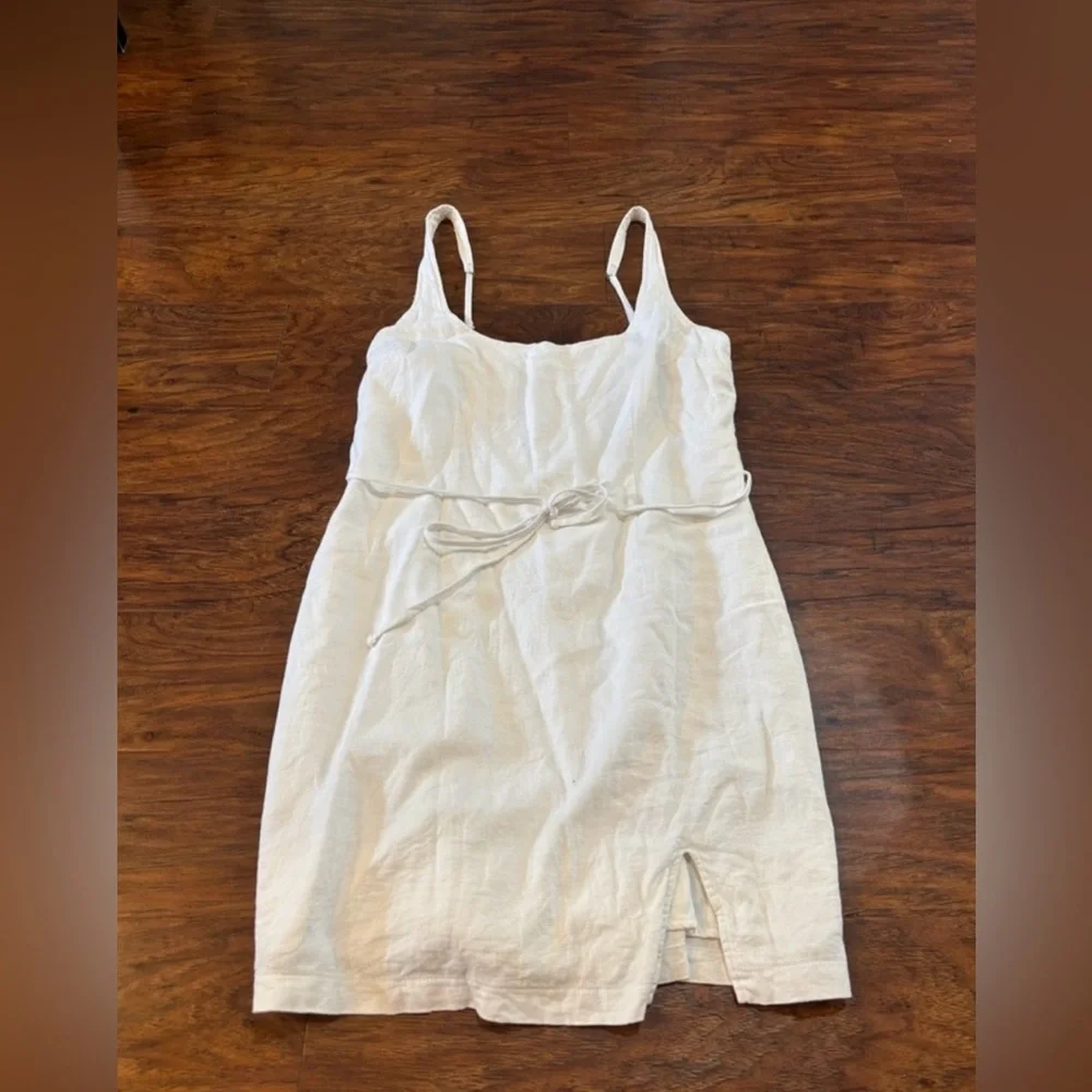 Aberrombie & Fitch White Linen Midi Tie Waist Dress
Size Medium - Picture 2 of 4